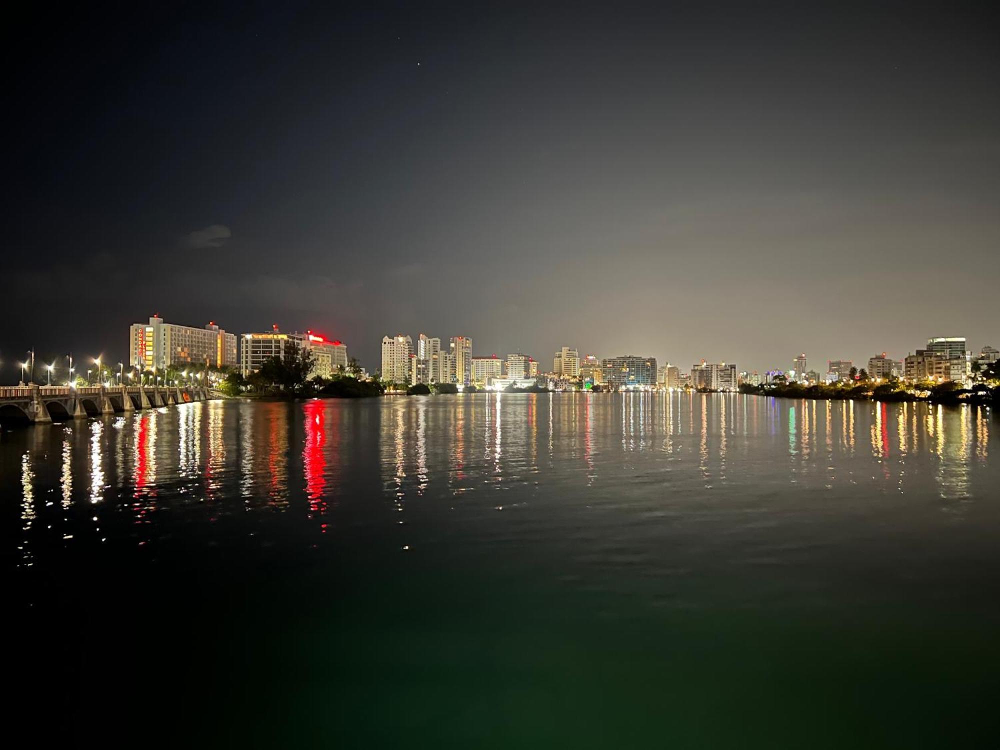 Condado Lux Oceanfront Tantra Ap Appartement San Juan Buitenkant foto